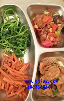 集约化、标准化与人性化 现代餐饮管理的多元实践